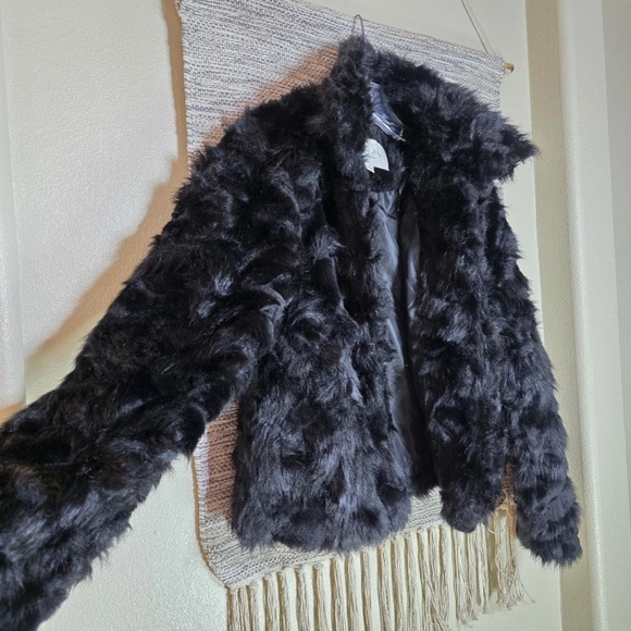 Chic Black Faux Fur Teddy Jacket - Picture 2 of 8